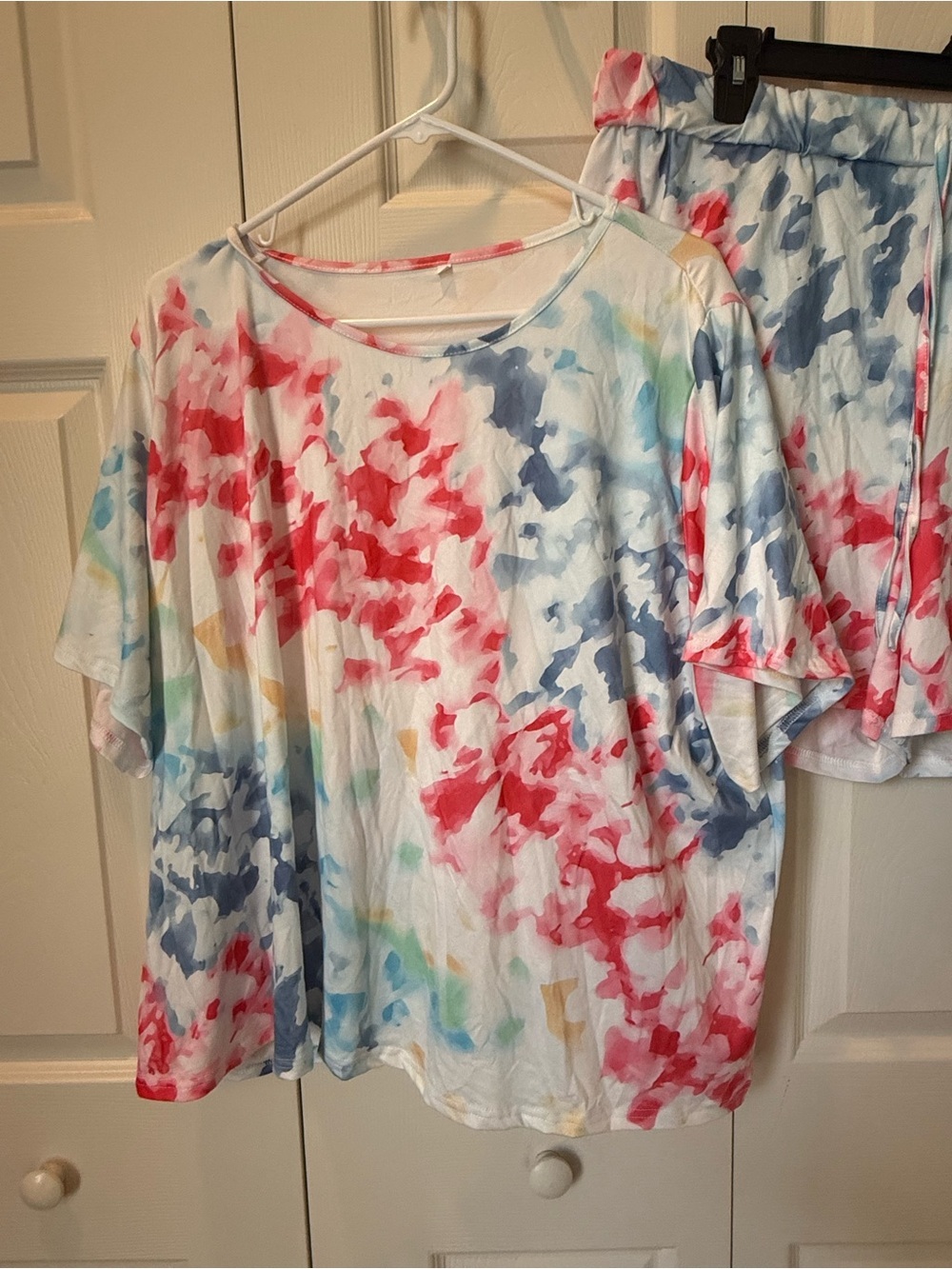 # Women's 4XL Multicolor Tie-Dye Lounge Set - Top & Shorts - Picture 3 of 13